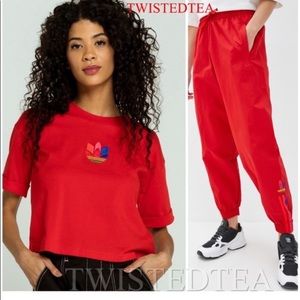 Brand new  adidas’s adicolor split trefoil track pant